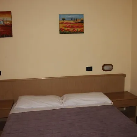 Hotel Ristorante Tre Verghe D'oro 2*